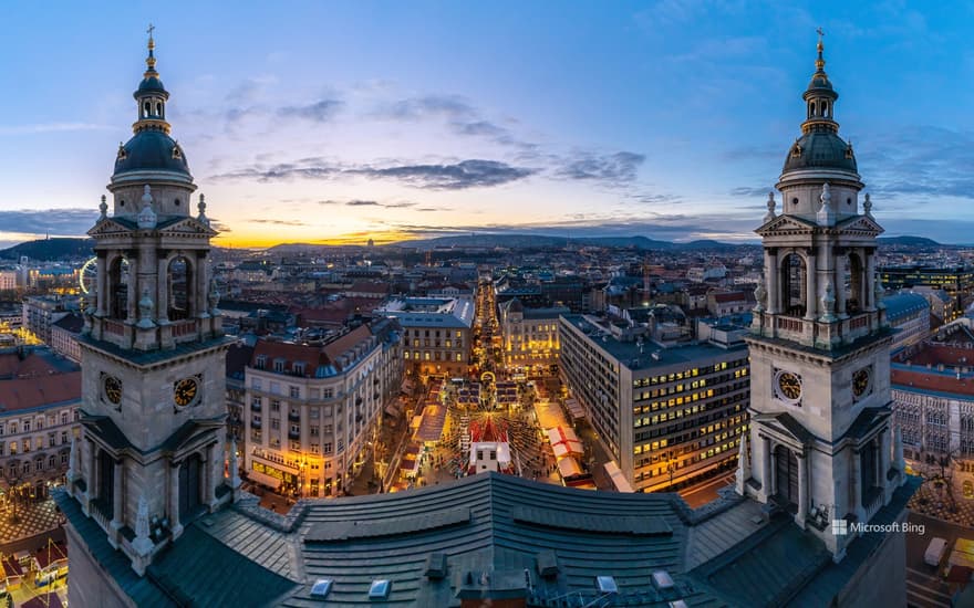 Christmas market, St Stephen's Basilica, Budapest, Hungary